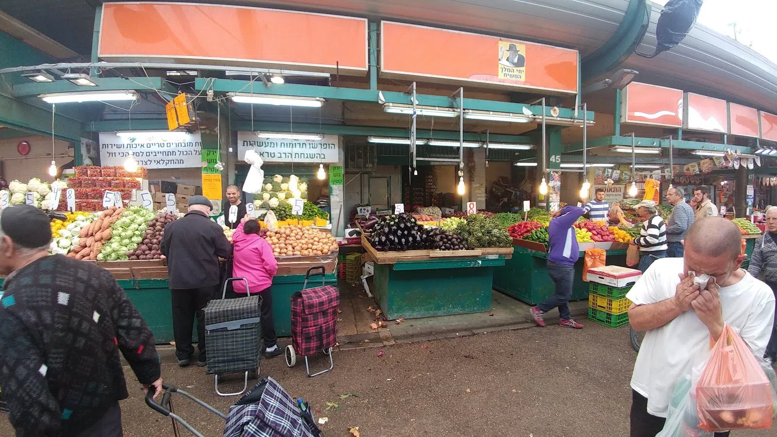 Tel Aviv's Hatikva Market and the quarter around it